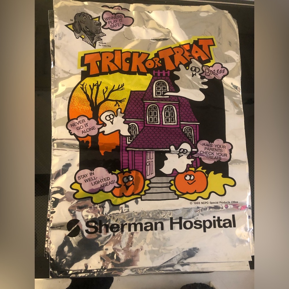 Almost vintage Halloween foil treat bag from the early nineties!